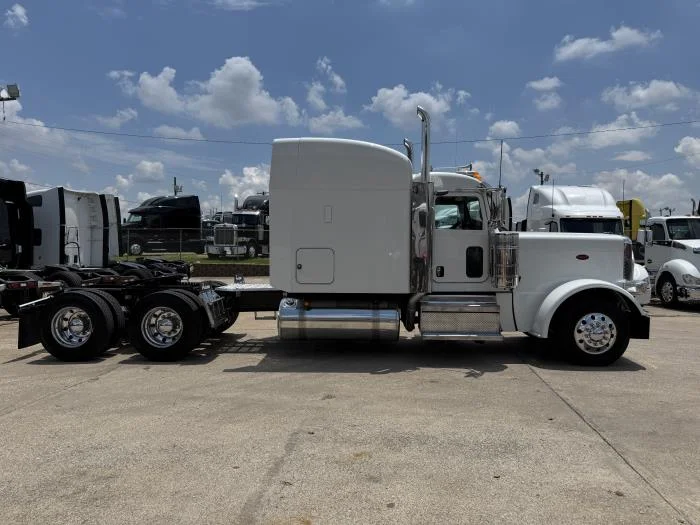 2022 Peterbilt 389 — photo 29