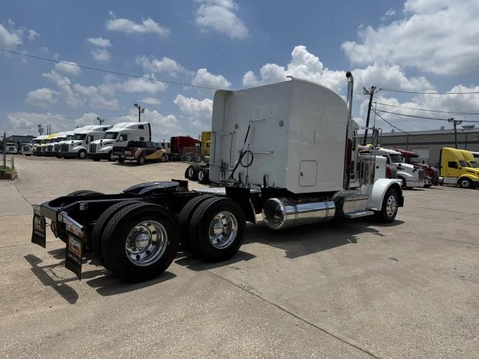 2022 Peterbilt 389 — photo 32
