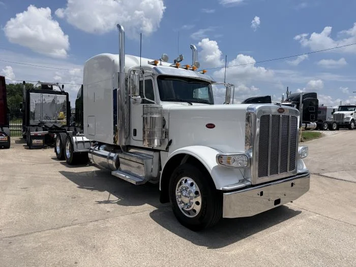 2022 Peterbilt 389 — photo 27