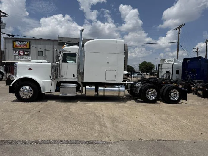 2022 Peterbilt 389 — photo 5