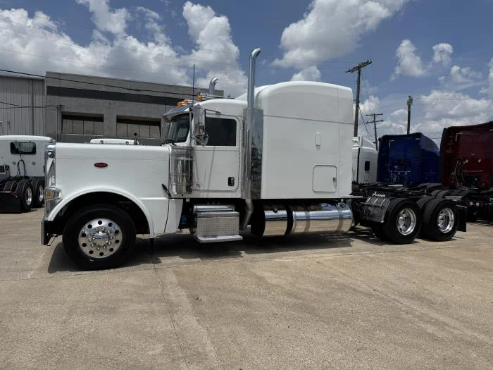 2022 Peterbilt 389 — photo 42