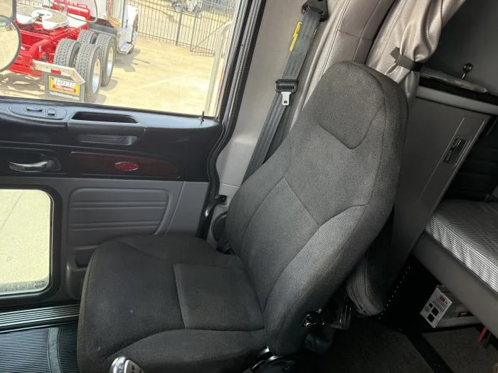 2022 Peterbilt 389 — photo 11