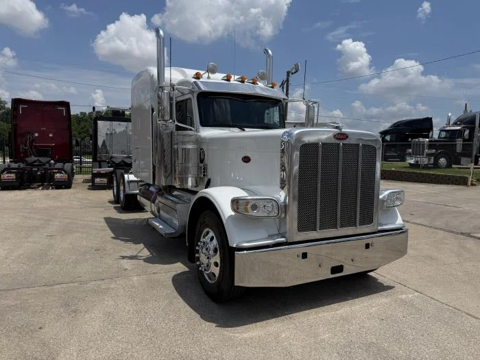 2022 Peterbilt 389 — photo 26
