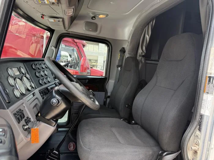 2022 Peterbilt 389 — photo 20