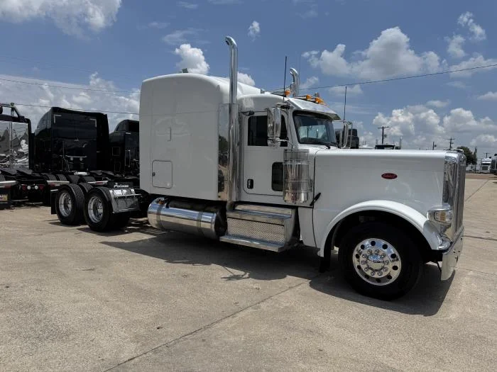 2022 Peterbilt 389 — photo 28