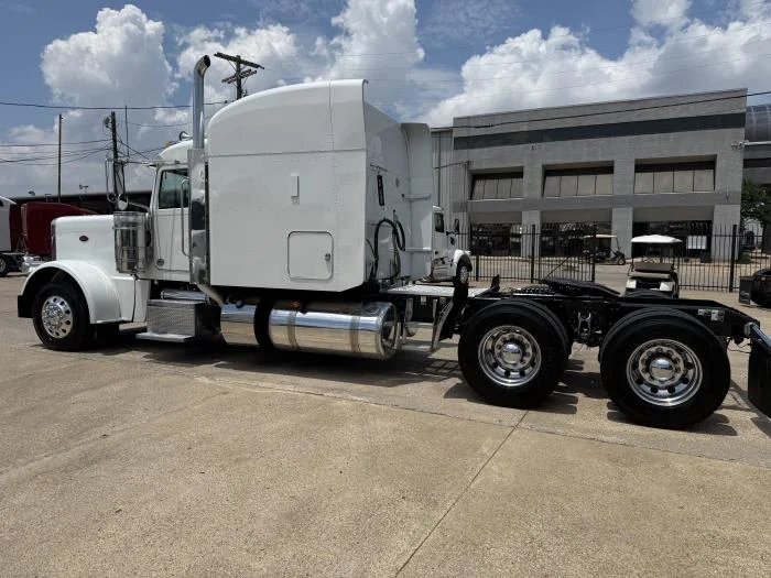 2022 Peterbilt 389 — photo 40