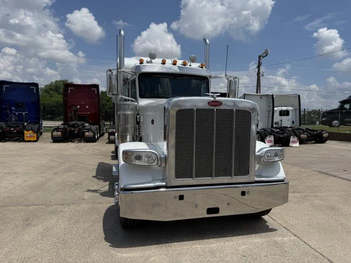 2022 Peterbilt 389 — photo 25