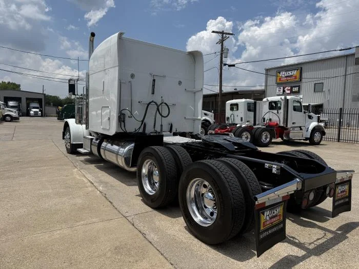 2022 Peterbilt 389 — photo 37