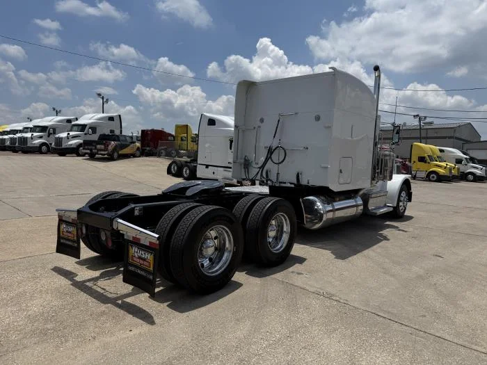2022 Peterbilt 389 — photo 33