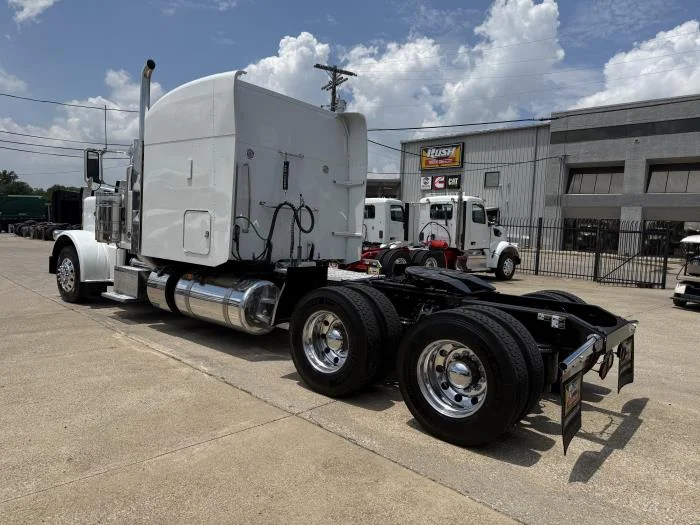 2022 Peterbilt 389 — photo 38