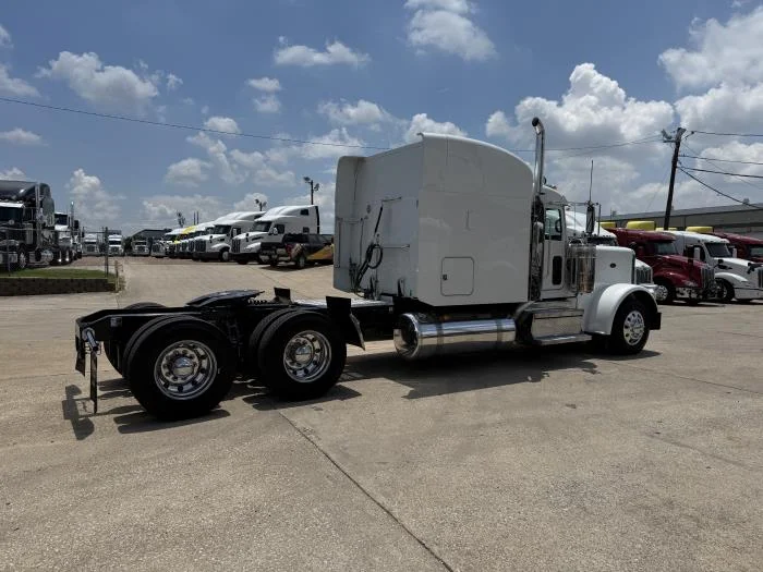 2022 Peterbilt 389 — photo 31