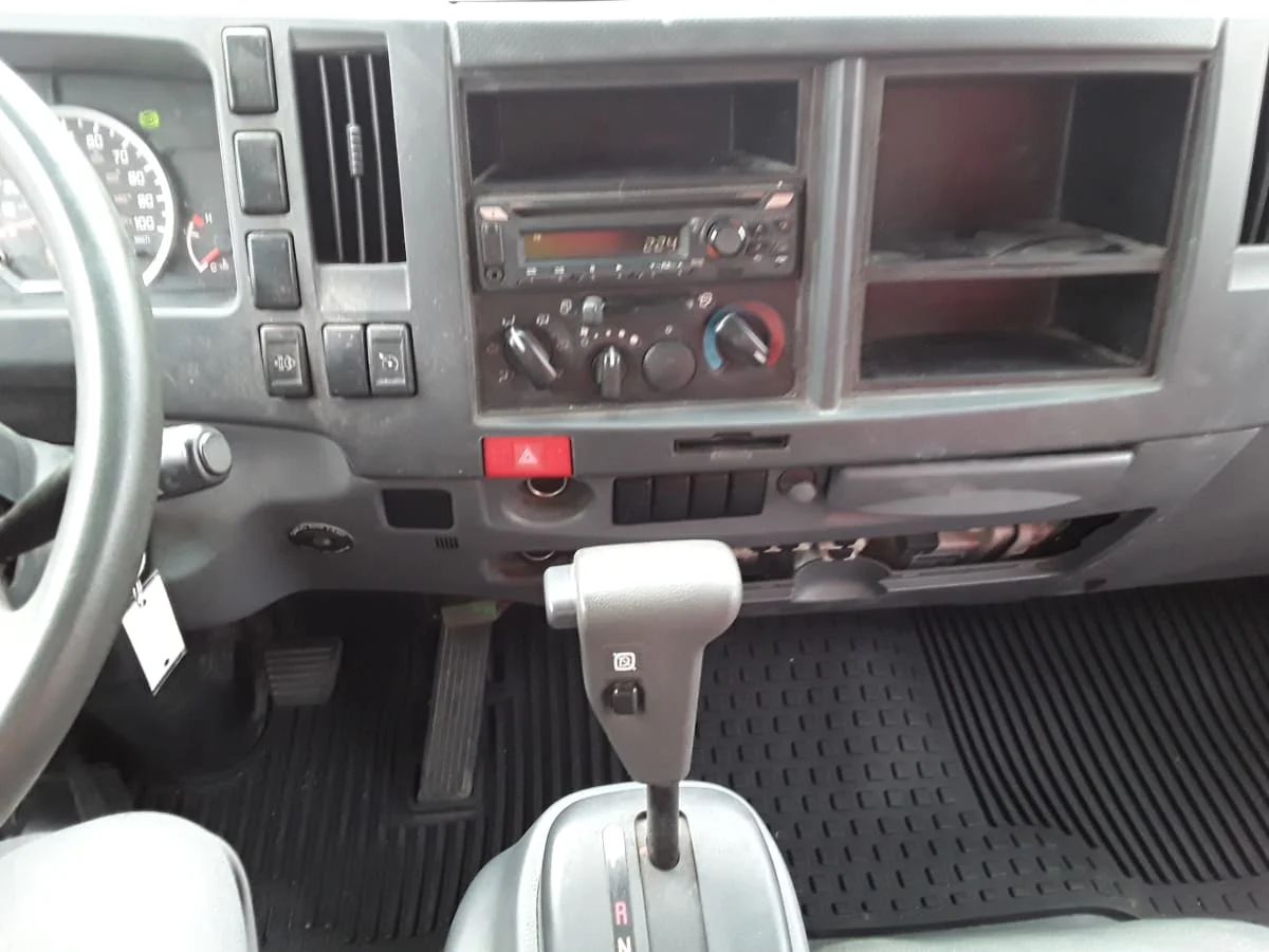 2019 Isuzu NRR - image 10