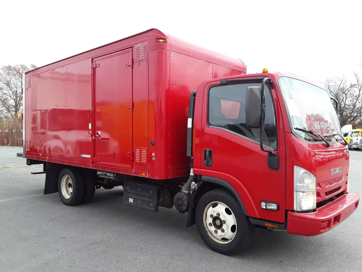 2019 Isuzu NRR in Salisbury, MA — photo 3