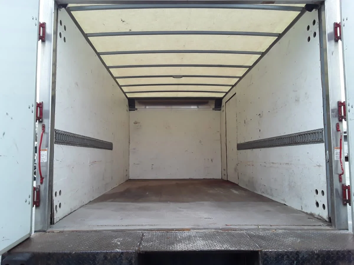 2019 Isuzu NRR - image 8