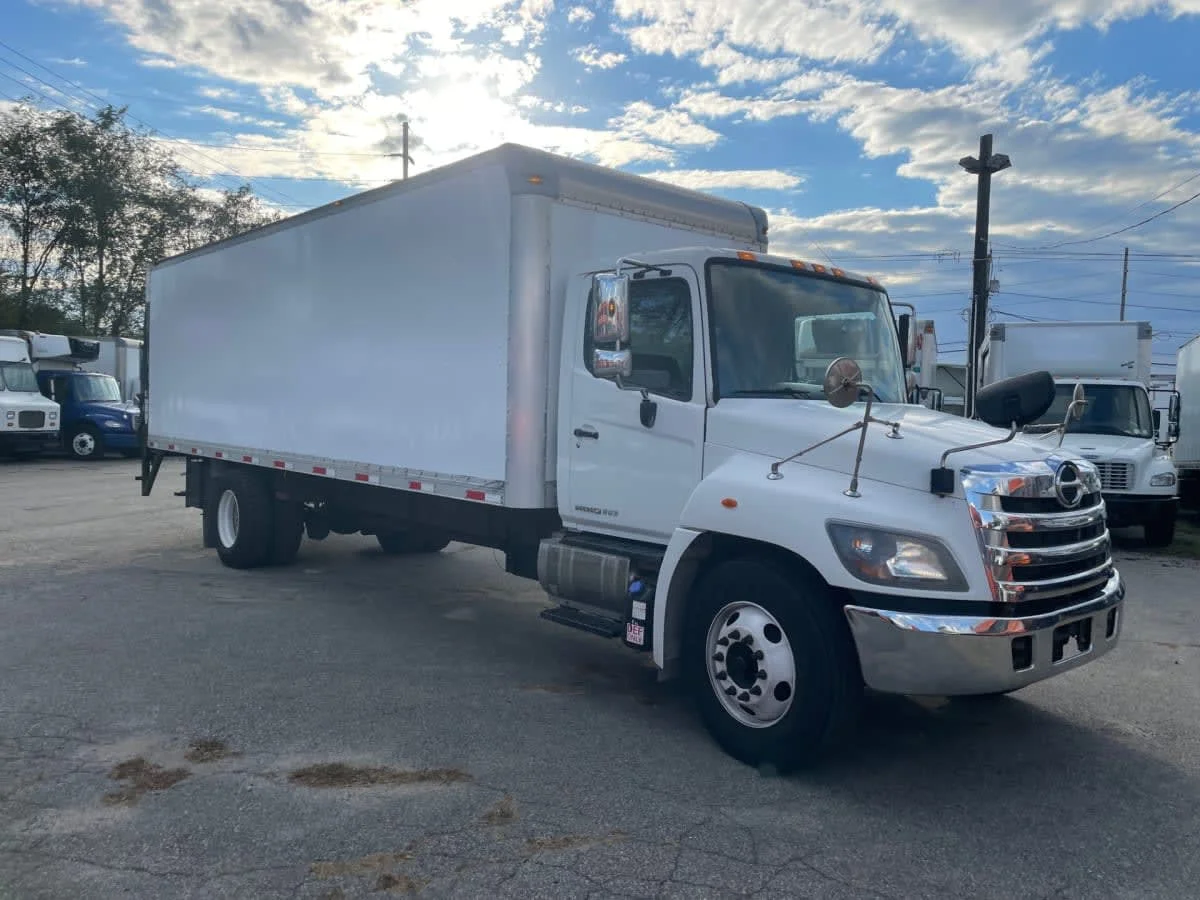 2016 Hino 338 - image 3