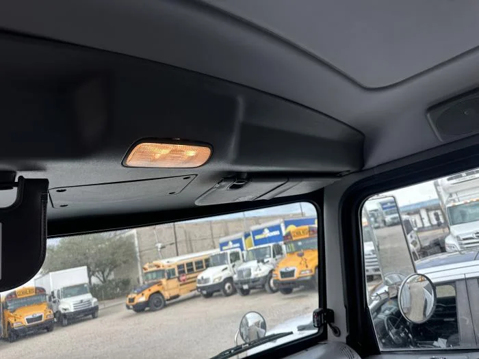 2020 Peterbilt 337 - image 16