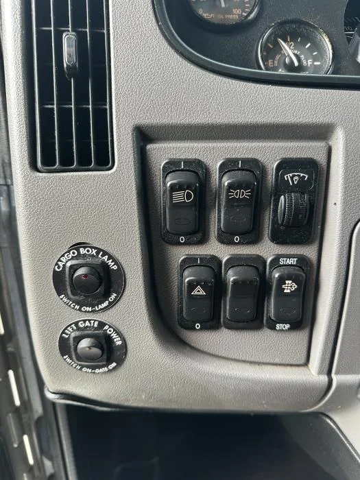 2020 Peterbilt 337 in Houston, TX — photo 13