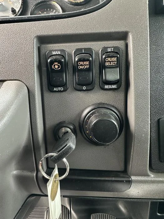 2020 Peterbilt 337 in Houston, TX — photo 12