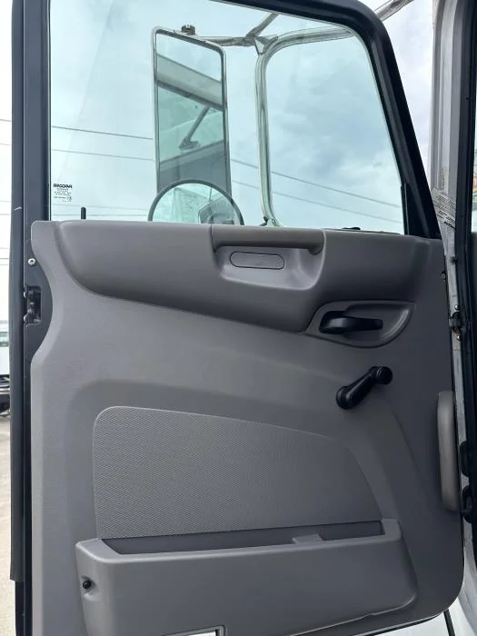 2020 Peterbilt 337 in Houston, TX — photo 18