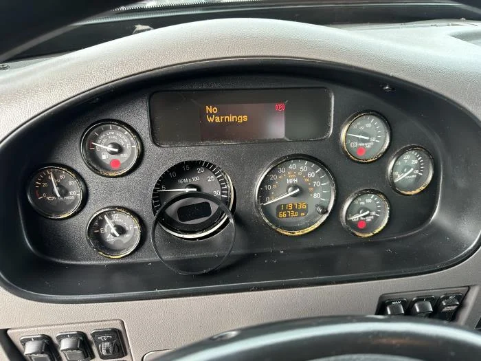 2020 Peterbilt 337 in Houston, TX — photo 10