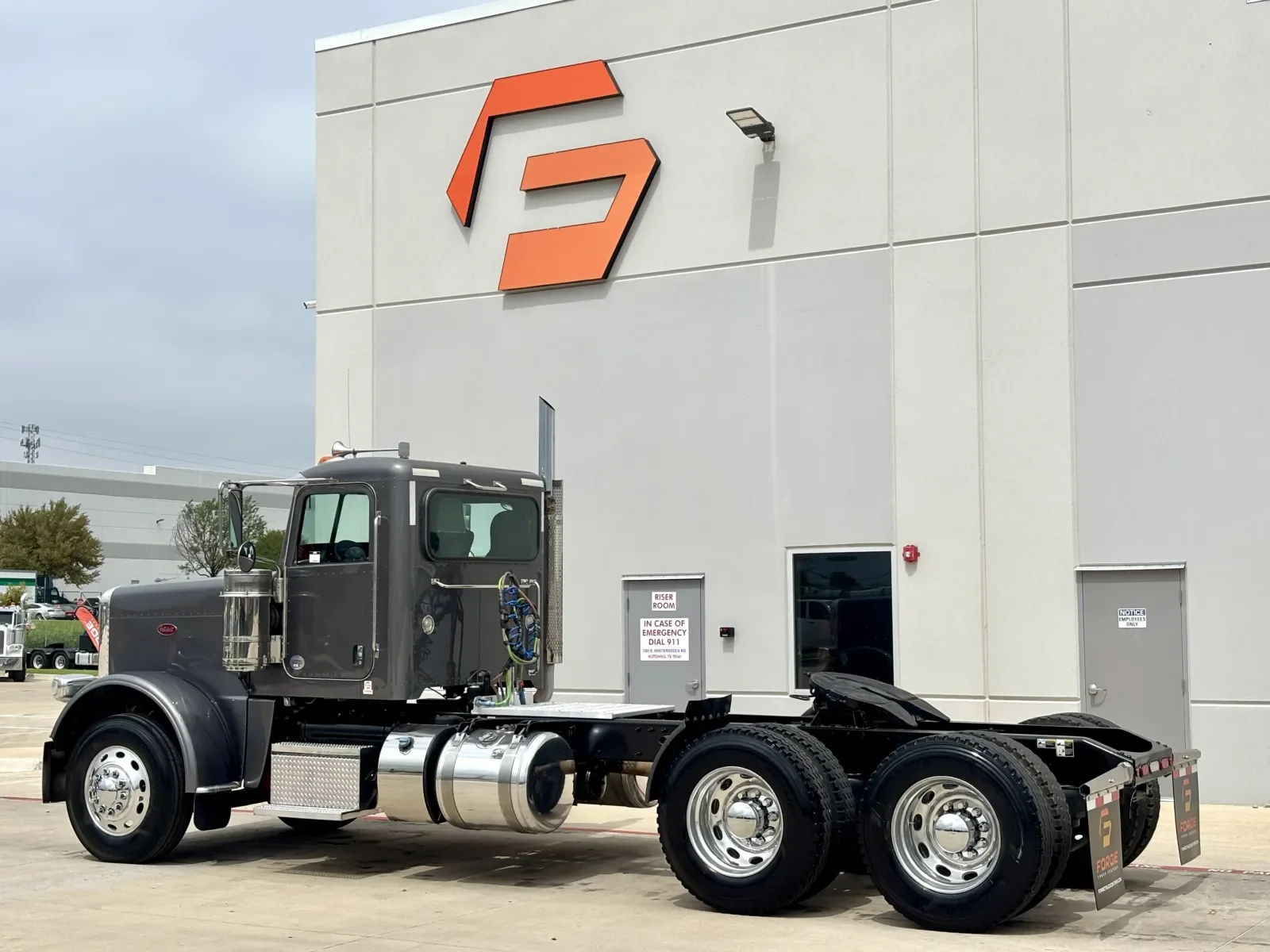 2022 Peterbilt 389 - image 6