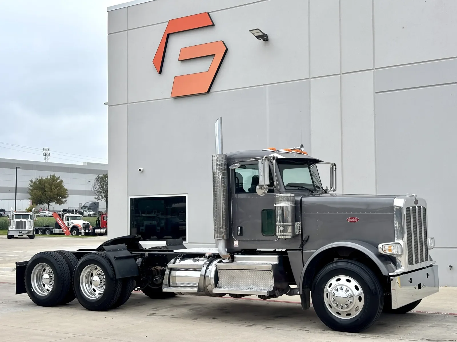 2022 Peterbilt 389 in Hutchins, TX