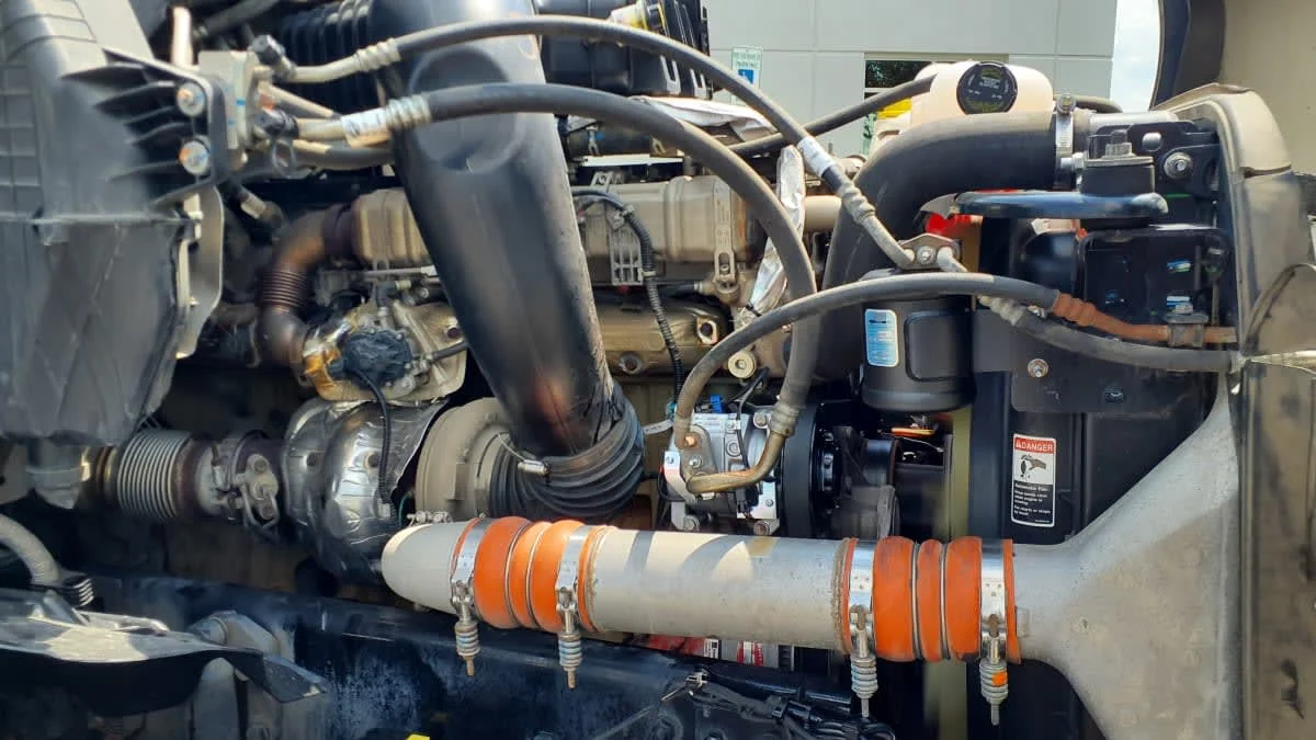2023 Freightliner Cascadia in Bolingbrook, IL — photo 9