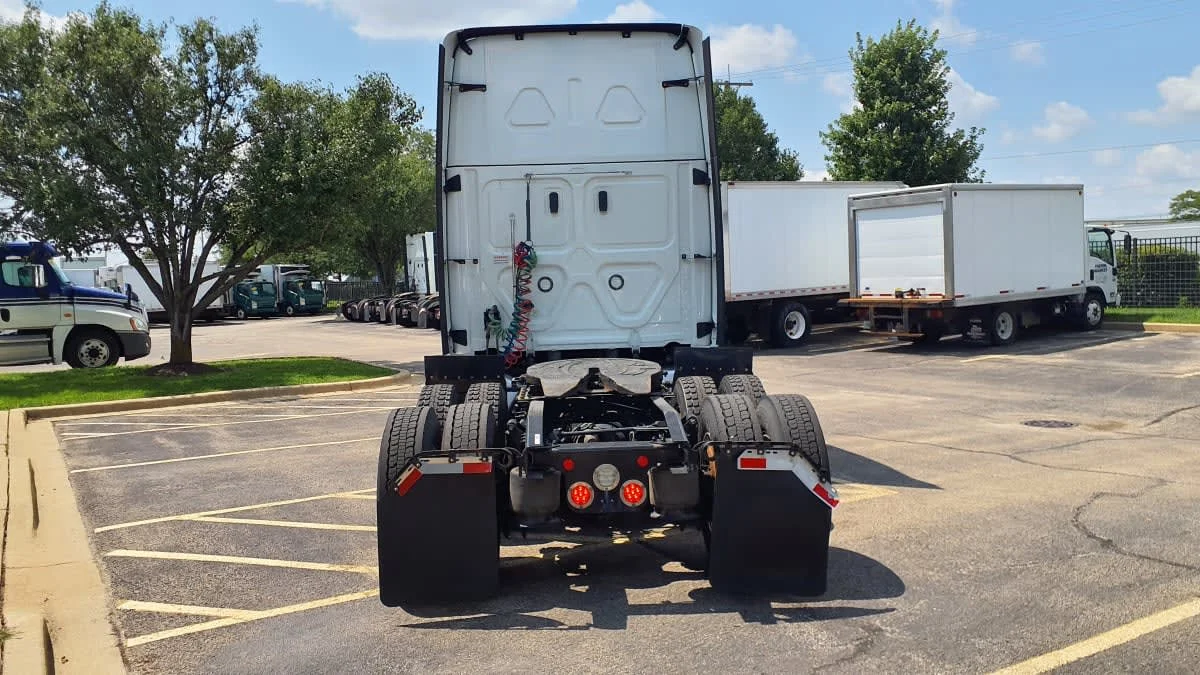 2023 Freightliner Cascadia in Bolingbrook, IL — photo 5