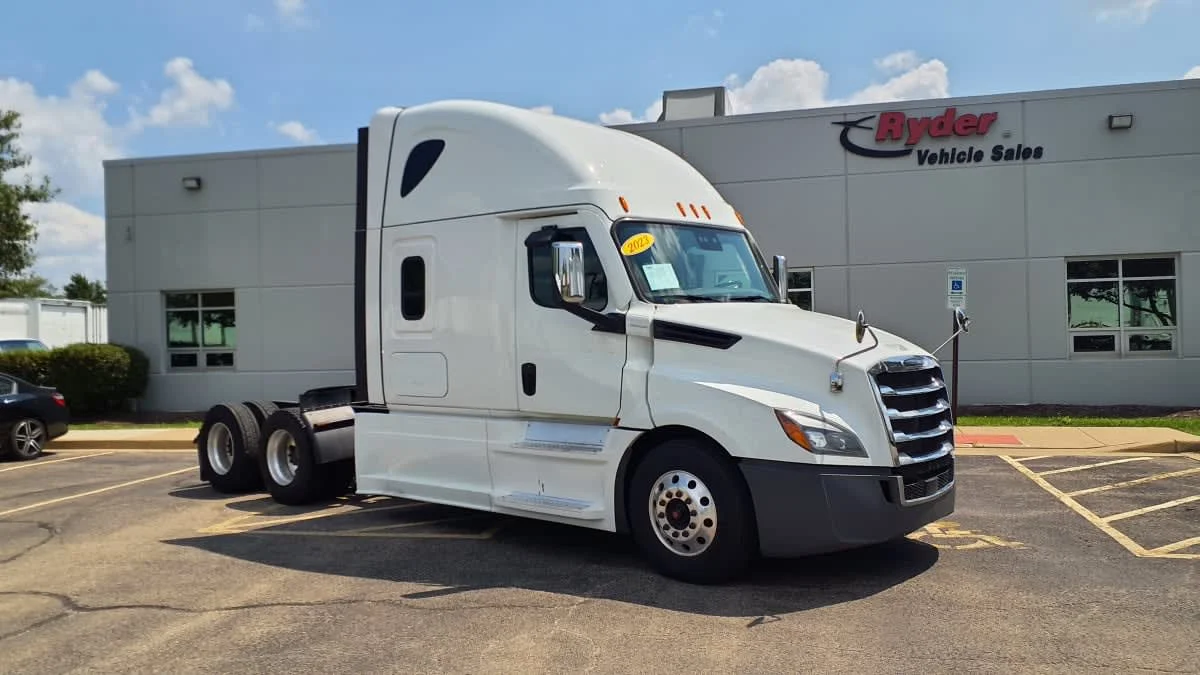 2023 Freightliner Cascadia in Bolingbrook, IL — photo 3