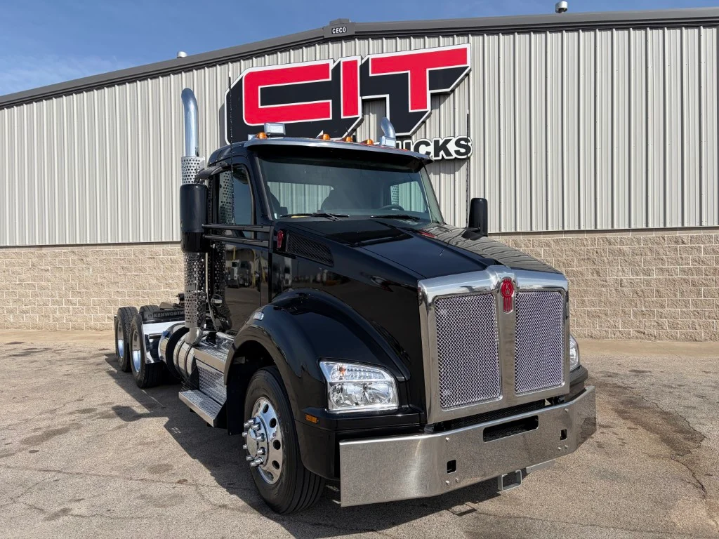2027 Kenworth T880 in Morton, IL — photo 3