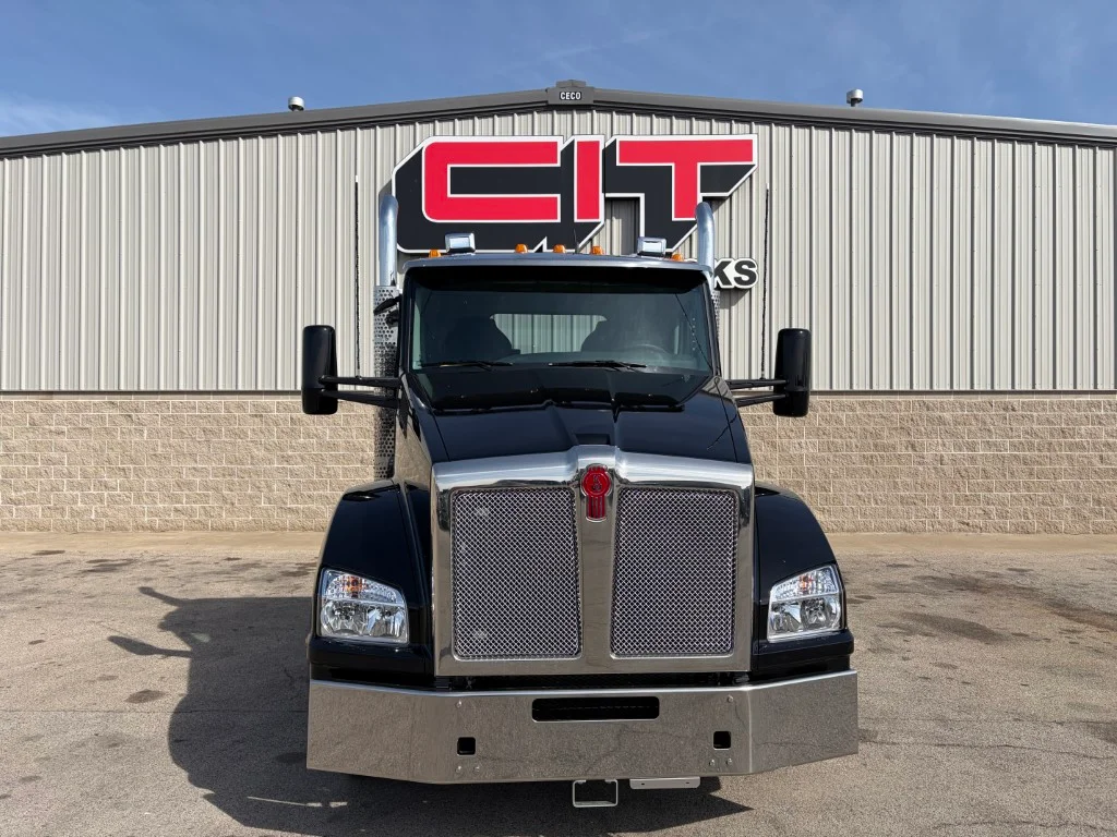 2027 Kenworth T880 in Morton, IL — photo 2