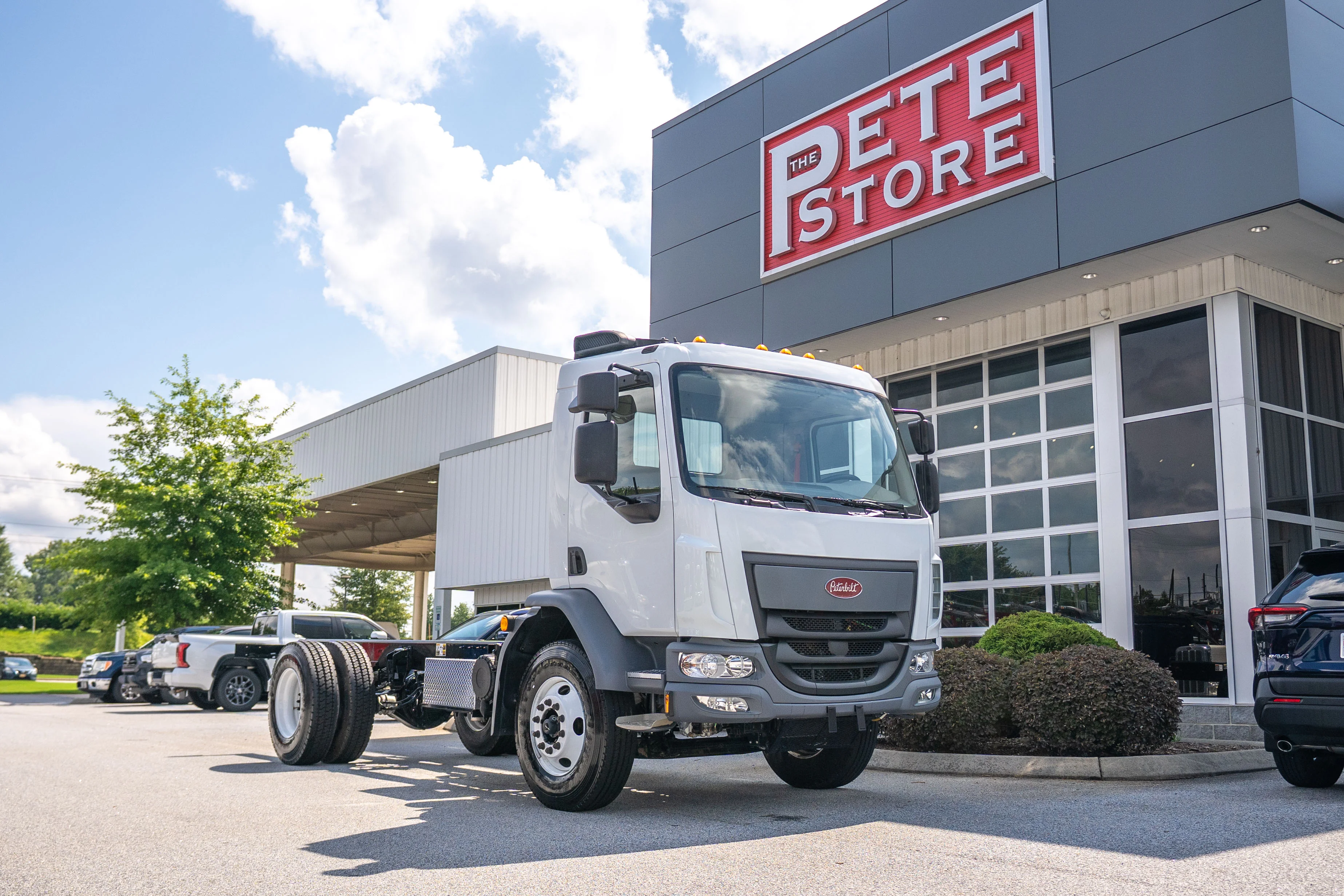 2026 Peterbilt 220EV in Baltimore, MD — photo 8