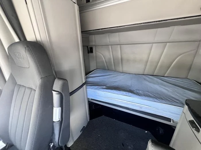 2022 Peterbilt 579 - image 15