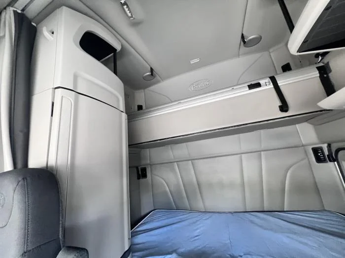 2022 Peterbilt 579 - image 16