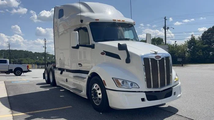 2022 Peterbilt 579 - image 4