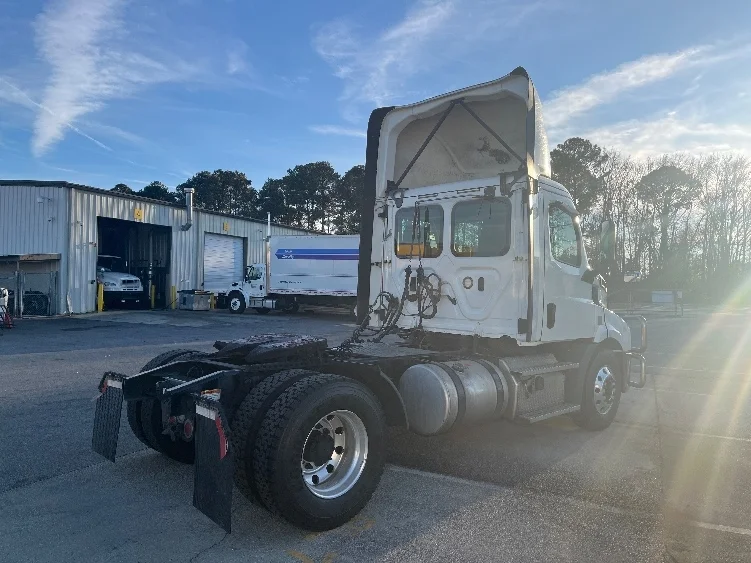 2020 Freightliner Cascadia in Florence, SC — photo 7