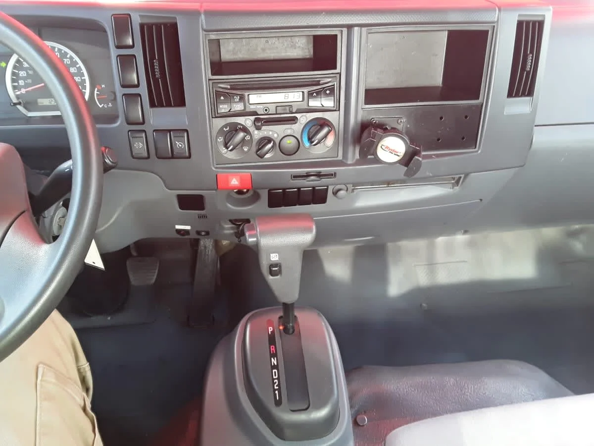 2018 Isuzu NPR - image 14