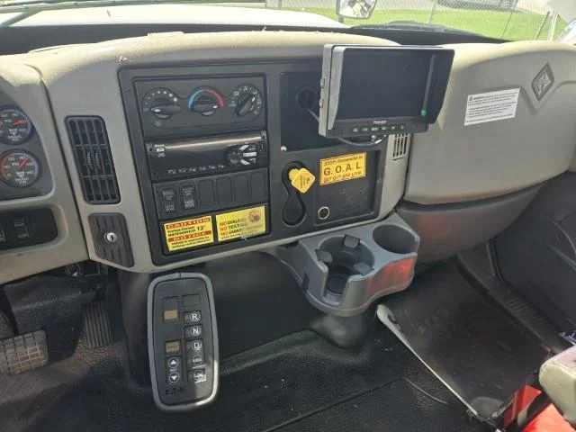 2019 International 4300 - image 8