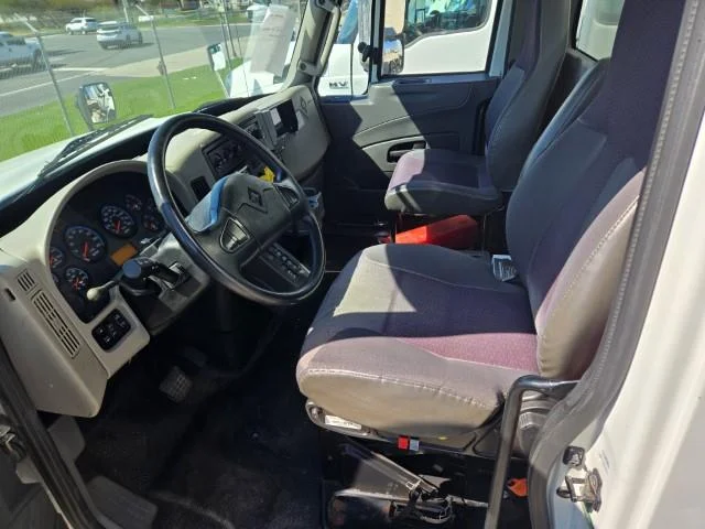 2019 International 4300 - image 7