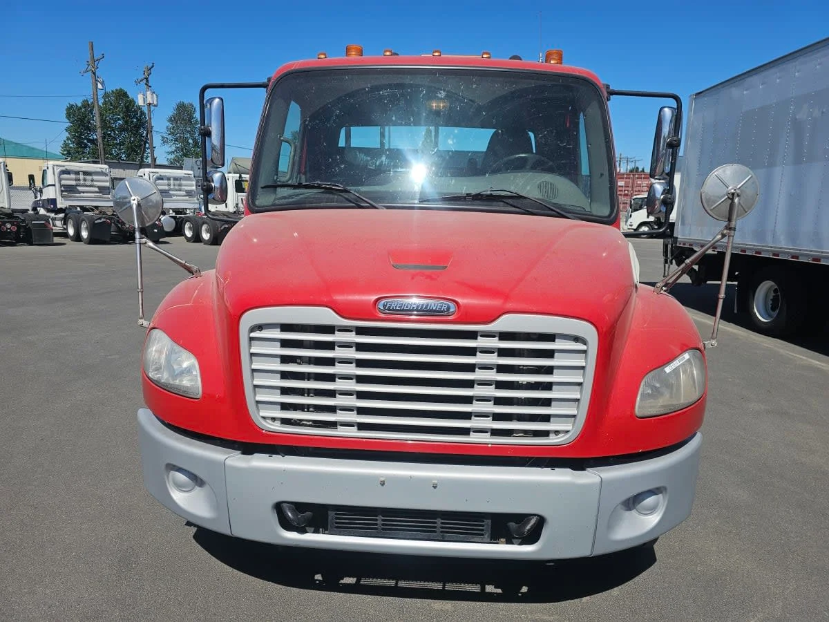 2018 Freightliner M2 106 in Tacoma, WA — photo 2