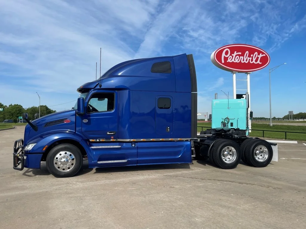 2023 Peterbilt 579 in Springfield, MO — photo 2