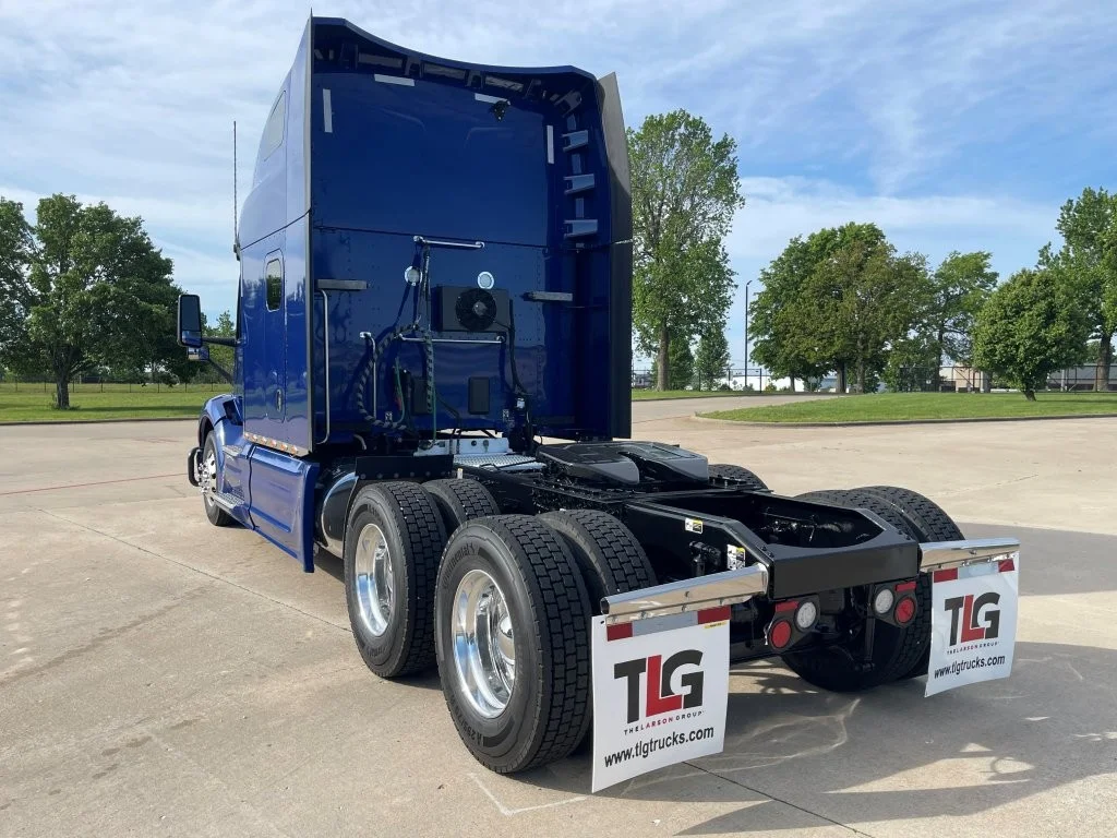 2023 Peterbilt 579 in Springfield, MO — photo 3