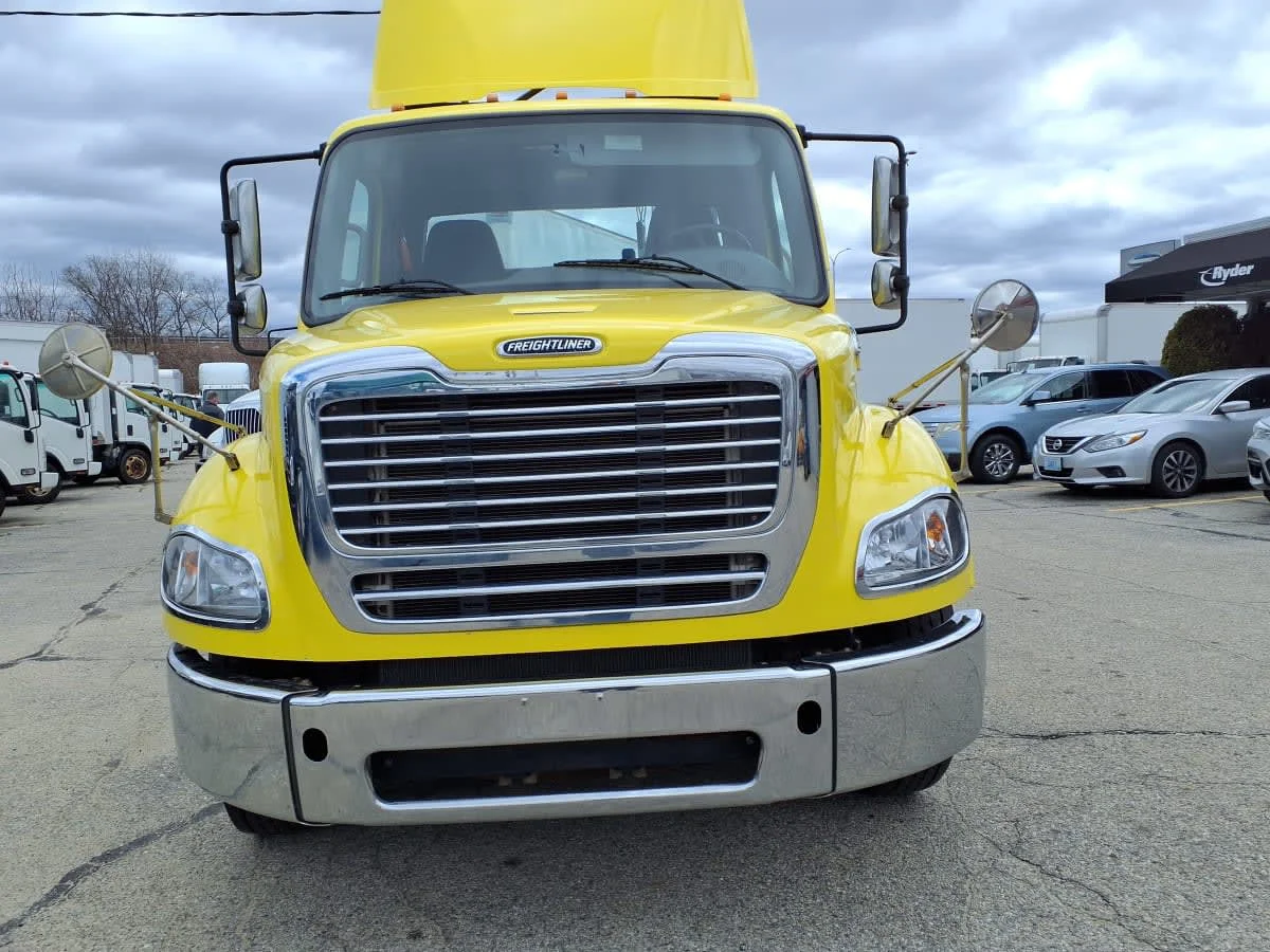 2019 Freightliner M2 112 - image 2