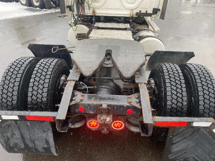 2017 Freightliner Cascadia - image 6