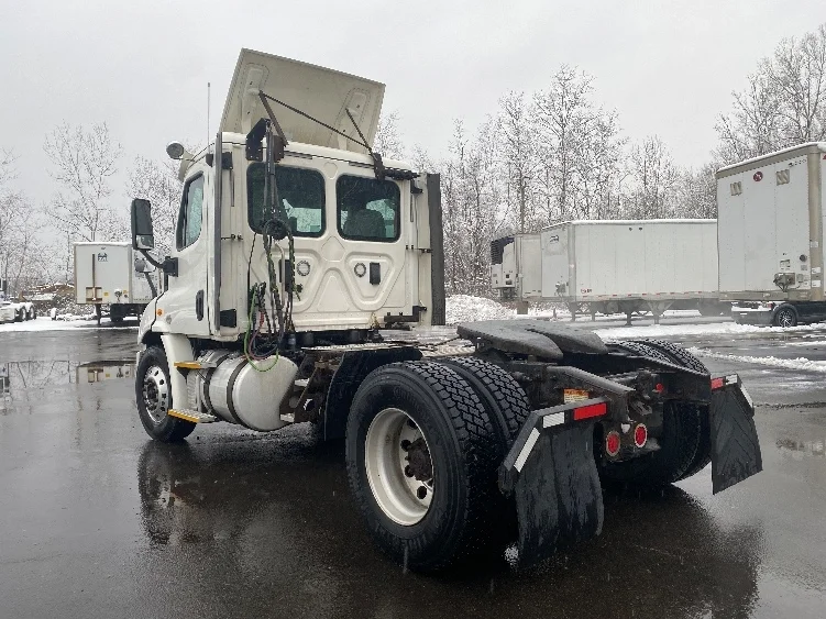 2017 Freightliner Cascadia - image 5