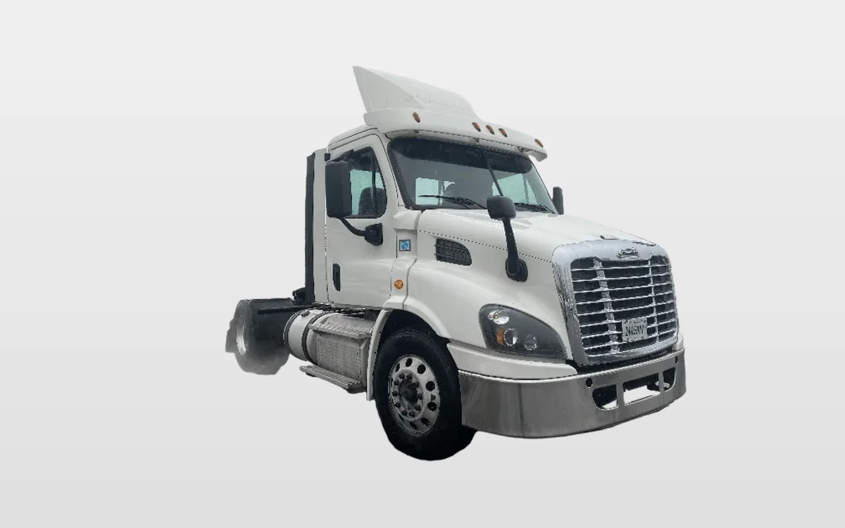 2017 Freightliner Cascadia - image 1