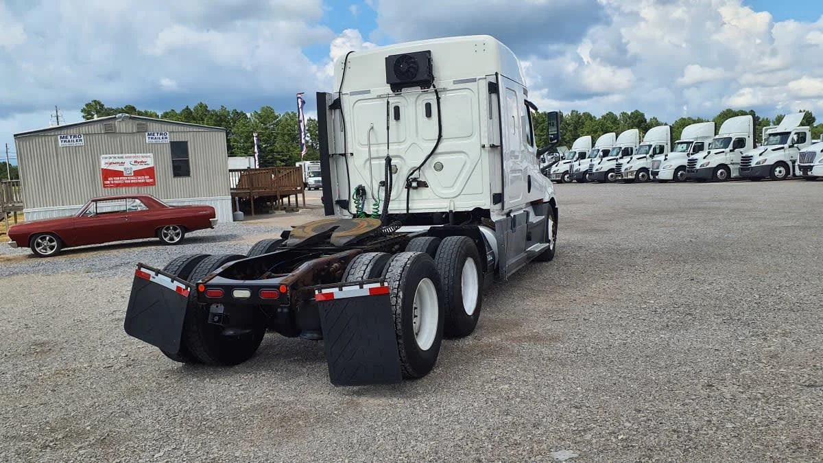 2019 Freightliner Cascadia in Birmingham, AL — photo 4