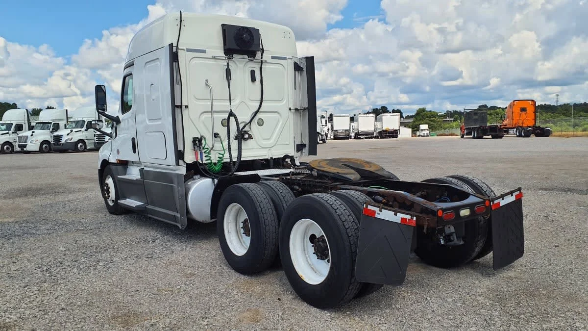 2019 Freightliner Cascadia in Birmingham, AL — photo 6