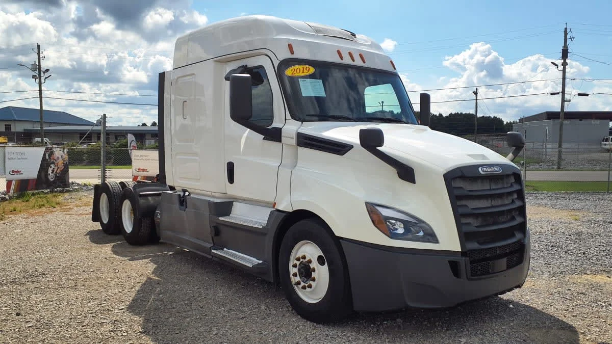 2019 Freightliner Cascadia in Birmingham, AL — photo 3