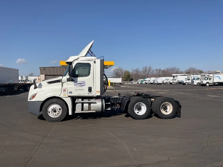 2018 Freightliner Cascadia in Indianapolis, IN — photo 4